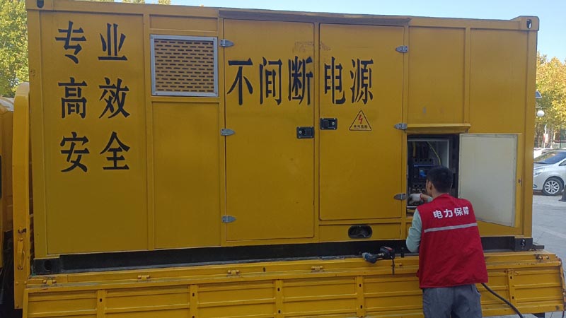 天津柴油发电机组和UPS电源配合使用时，如何避免切换过程中的电力中断？